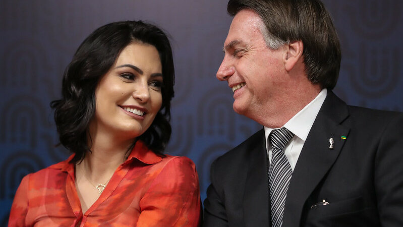 DERROCADA NAS URNAS! Nova Pesquisa Mostra Lula Derrotado por Bolsonaro, Michelle e Tarcísio no 2º Turno