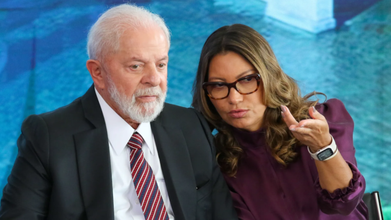 POLÊMICA EXPLOSIVA: Primeira-dama Janja Interrompe Lula Durante Entrevista e Dispara Críticas Pesadas Contra Evangélicos