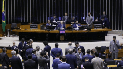 BREAKING: Câmara libera urgência para dobrar licença-paternidade e garantir até R$ 6 mil para pais: saiba se você já tem direito