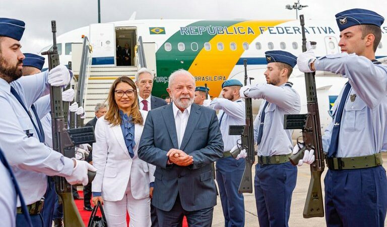 💸 Governo Esbanja R Milhões em Viagens em Apenas 14 Dias!