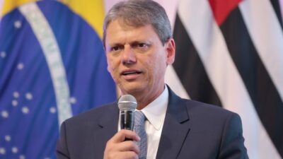 ESCÂNDALO POLÍTICO: Governador de São Paulo vira alvo de fúria nacional após tarifas americanas atingirem Brasil