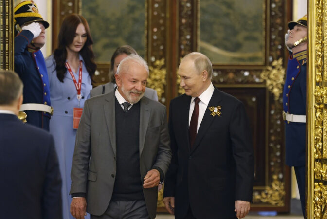 Lula diz a Putin que crise no Brics decide futuro da Ucrânia