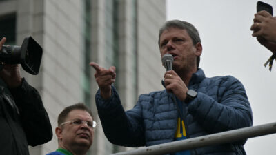 Polêmica na Política Brasileira: Tarcísio de Freitas Expõe Verdade Chocante Sobre Manifestações de Esquerda — O Que Isso Significa Para o Futuro do País?