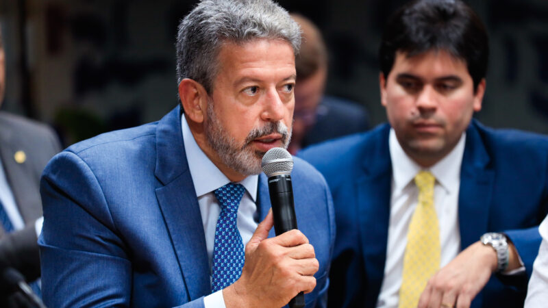 Lira anuncia guerra política por isenção de R$ 5 mil no IR — quem vai pagar a conta? Governo e Congresso em rota de colisão