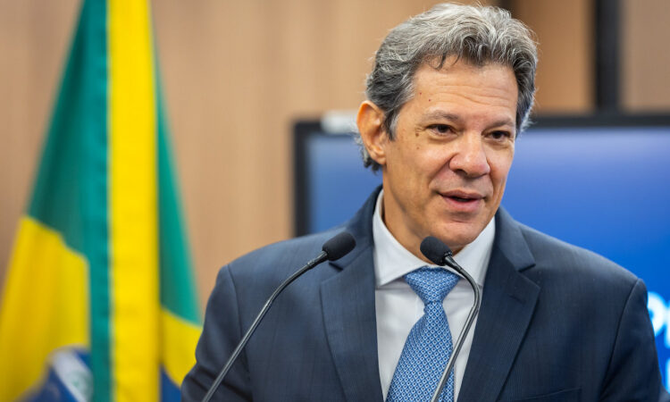 Caos em Washington: governo Trump inédita e descontrolada com o dólar