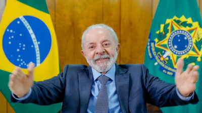 Presidente Lula vibra com vendas milionárias da Embraer para Latam e anuncia gigante aeroespacial brasileira no topo global