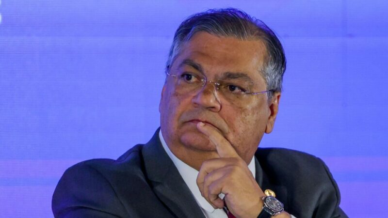 Flávio Dino humilhado em pleno voo: vídeo mostra passageira EXPLODINDO contra ex-governador