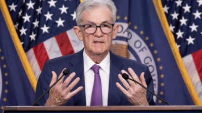 Jerome Powell, presidente do Fed em 2025, alerta: tarifas de Trump ainda provocam alta de preços em setores-chave dos EUA e pressionam economia americana