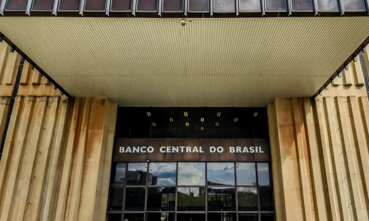 Alerta econômico: PIB despenca no Focus, inflação travada a 4,85% e dólar dispara