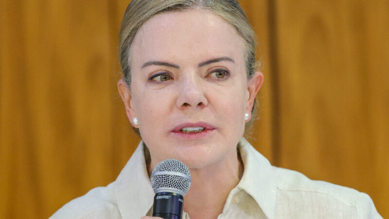 Gleisi afirma que Lula rejeita dosimetria e exige cassação de Eduardo: Polêmica abala cenário político em Brasília