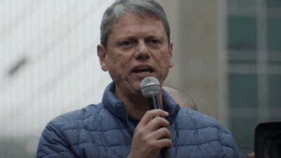 Tarcísio desafia Moraes, blinda Bolsonaro e protagoniza embate histórico que abala o STF