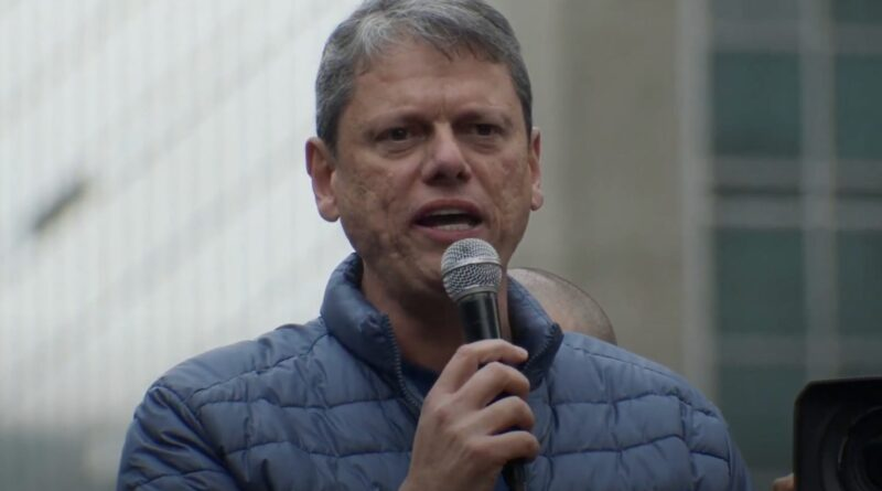 Tarcísio desafia Moraes, blinda Bolsonaro e protagoniza embate histórico que abala o STF