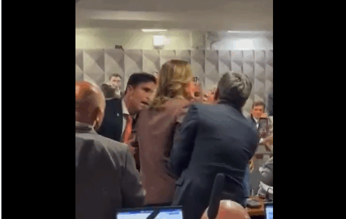 Briga entre deputadas na CPMI do INSS vira quase tapa, veja vídeo do barraco