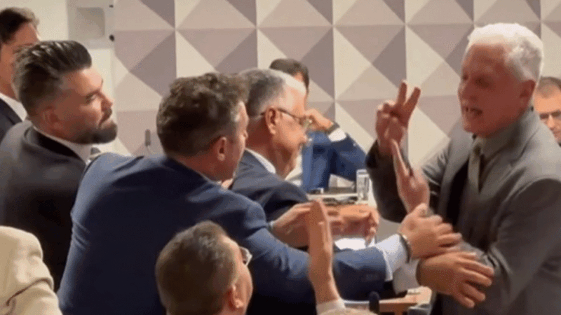 Briga EXPLOSIVA na CPMI do INSS: líder do PL e deputado do PT se enfrentam aos gritos; vídeo viraliza