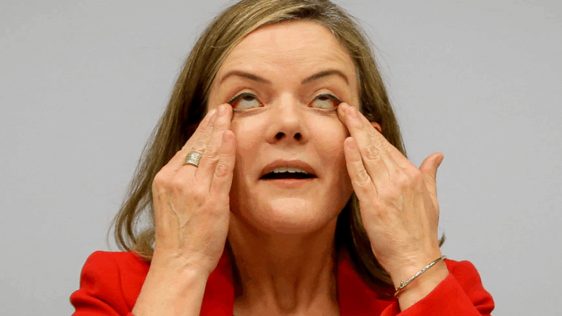 Gleisi surta com aprovação inesperada de anistia no Congresso e denuncia afronta ao Judiciário em meio a escândalo político