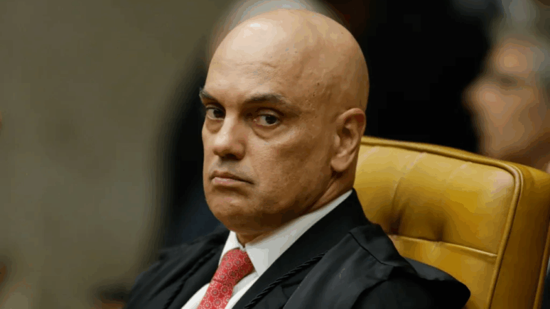 Jornalista exilado revela plano de retorno triunfal ao Brasil em meio a disputa acirrada com ministro do STF Alexandre de Moraes