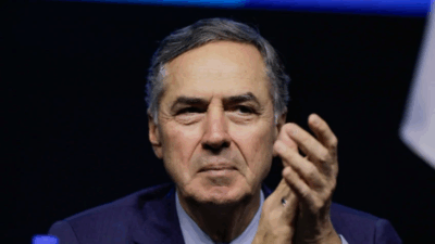 Barroso revela motivo polêmico por ser contra impeachment de Bolsonaro e segura bastão no STF