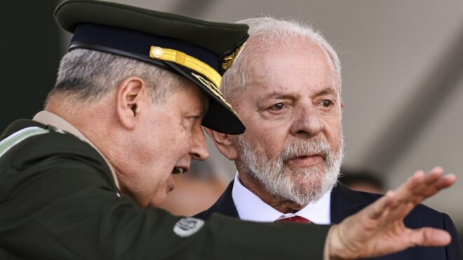 Generais brasileiros entram em alerta máximo após EUA ameaçarem sanções contra comandante do Exército