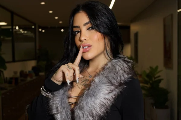 Briga Explosiva: MC Mirella e Ex-Funcionária se Atacam nas Redes por Ingratidão em Polêmica Viral