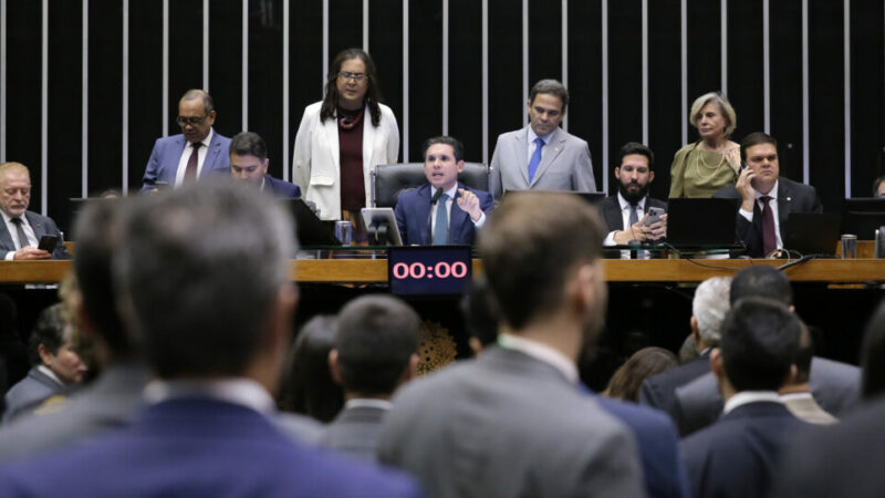 Câmara aprova PEC da Imunidade Parlamentar: entenda o que muda e como afeta os políticos em 2025