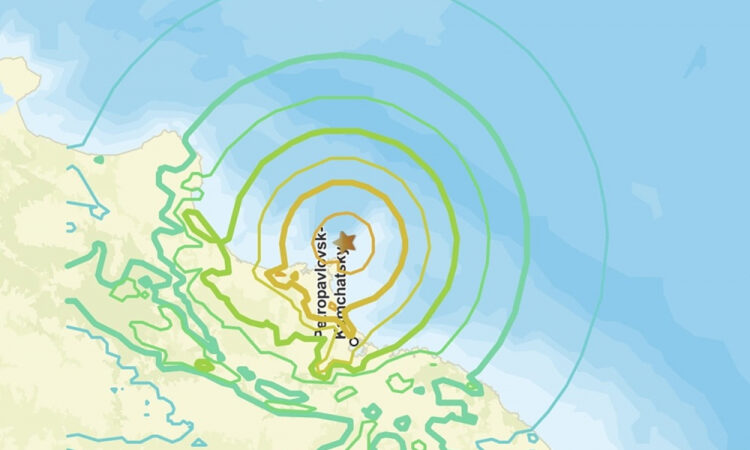 Terremoto de 7,4 graus devastador abala costa russa no Pacífico e ameaça tsunamis