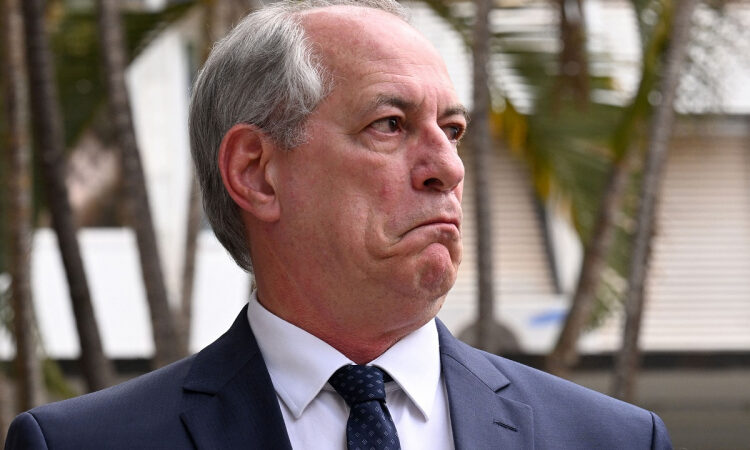 Novo capítulo na política nacional: Ciro Gomes surpreende e ingressa no PSDB sob anúncio do presidente tucano no Ceará