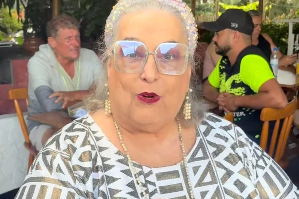 Mamma Bruschetta vive momento tenso em acidente e surpreende ao posar com bombeiros; fotos impressionantes revelam cenas