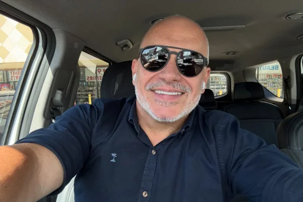 Ator de Tropa de Elite causa polêmica ao criticar Wagner Moura: descubra quem é o responsável pelo escândalo!