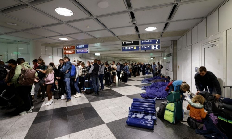 Caos aéreo em Munique: Aeroporto fecha pela segunda noite seguida após alerta máximo de drones
