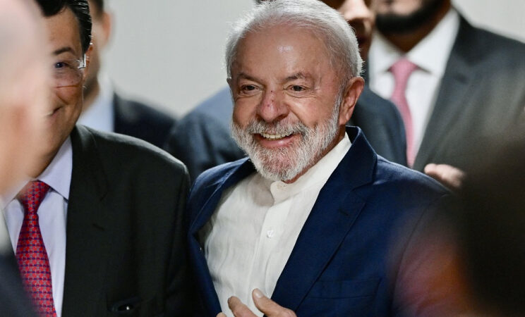 Lula Explode Debate Sobre Desigualdade e Cita Final de Vale Tudo e Odete Roitman: Polêmica Viraliza na Web!
