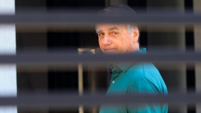 Moraes rasga pedido da defesa de Bolsonaro e STF mantém ex-presidente em prisão domiciliar sem chance de liberdade