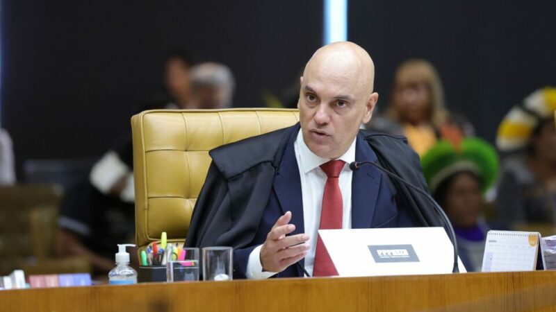 Ministro Moraes demite à força advogados de Filipe Martins e Marcelo Câmara e impõe Defensoria Pública em decisão polêmica