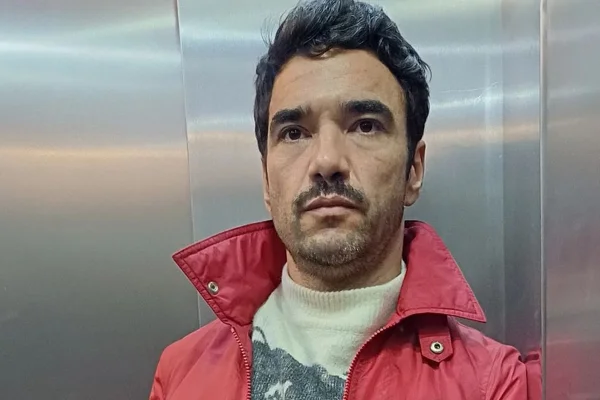 Caio Blat assume namoro e jura proteger a identidade da amada: a polêmica por trás da escolha!