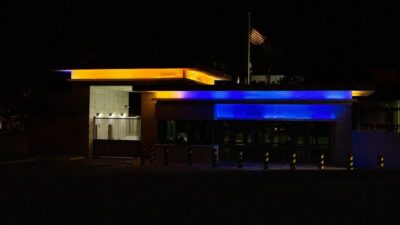 CAOS nos EUA IMPACTA diretamente a Embaixada Americana em Brasília: Redes Sociais Suspensas em Sinal Vermelho!