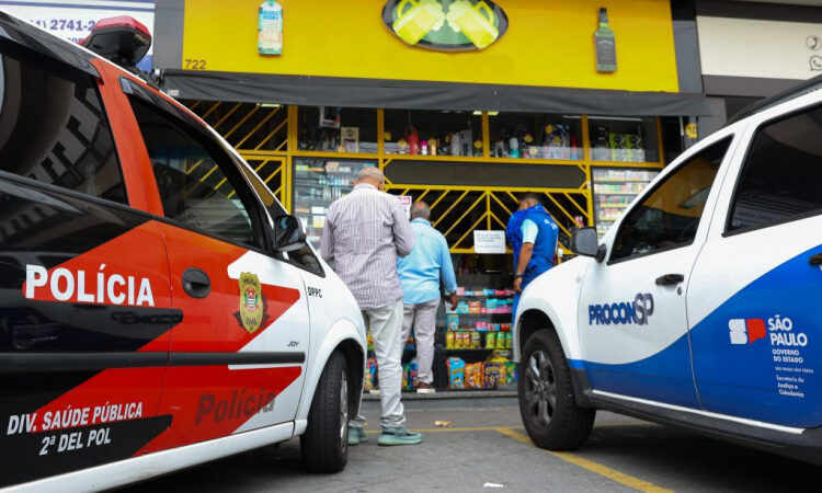 Operação da Polícia de SP desmantela rede criminosa e prende 30 por venda de bebidas adulteradas que intoxicam vítimas