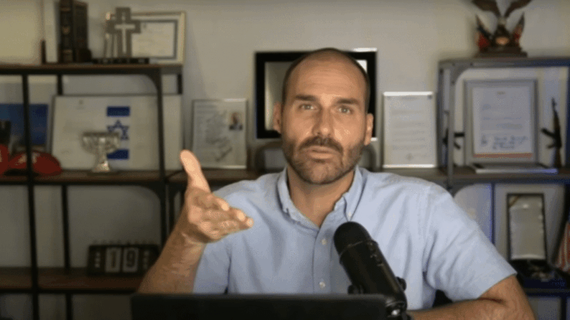 Denúncia Explosiva: Eduardo Revela Como PF teria Manipulado Filipe Martins para Incriminar Bolsonaro em Vídeo Impactante