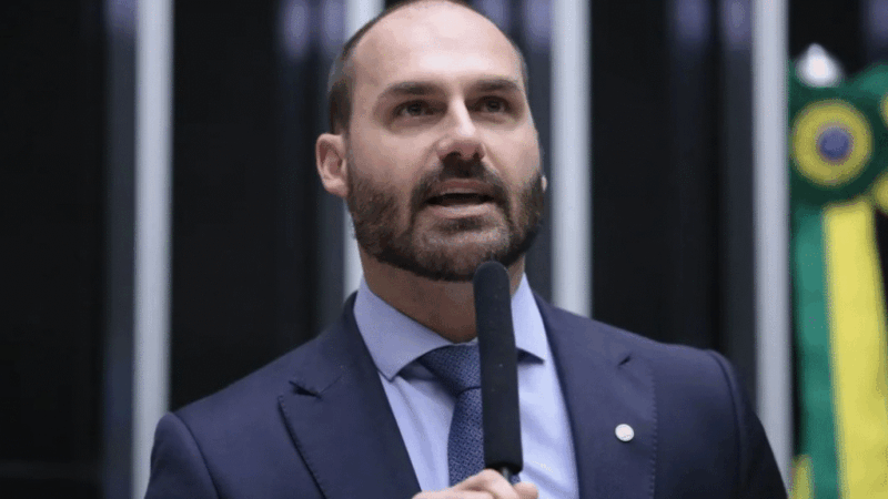 PGR reage com veemência e alerta Eduardo Bolsonaro sobre possível consequência política