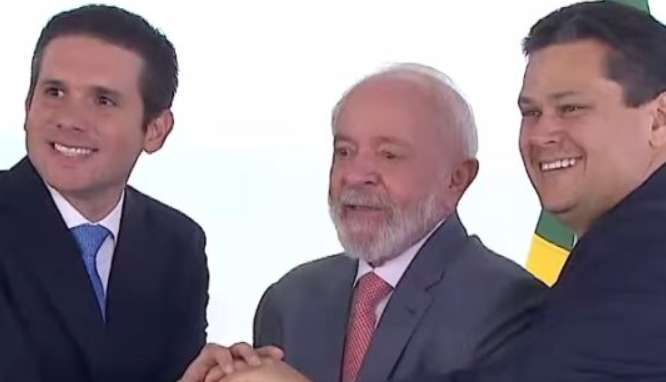 Cena rara no STF viraliza: Lula, Davi Alcolumbre e Romero Jucá são flagrados em momento revelador cheio de gargalhadas