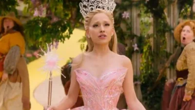 Wicked: Homem que agrediu Ariana Grande em show é banido de Singapura para sempre