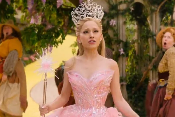 Wicked: Homem que agrediu Ariana Grande em show é banido de Singapura para sempre