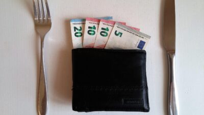 5 Erros Comuns que Te Impedem de Economizar Dinheiro e Como Evitá-los