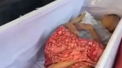 SUSPENSE MÁXIMO: Mulher viva encontrada em caixão no último instante antes da cremação!