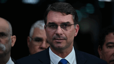 CHOQUE: Flávio Bolsonaro acusa STF de farsa e chama decisão sobre condenação de Jair de injustiça total