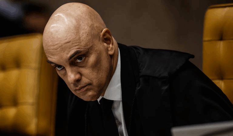 EXPLOSIVO: Moraes Cobra Respostas Imediatas, Advogado Desafia e Ministro Faz Recuo Histórico na Batalha Final!
