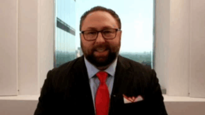 POLÊMICA MUNDIAL Conselheiro de Trump acusa Moraes após prisão de Bolsonaro