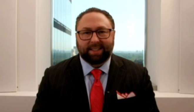 POLÊMICA MUNDIAL Conselheiro de Trump acusa Moraes após prisão de Bolsonaro