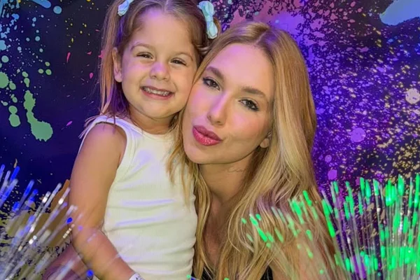 Virginia atinge fundo do poço ao estourar o caso da sessão secreta de terapia de Maria Flor