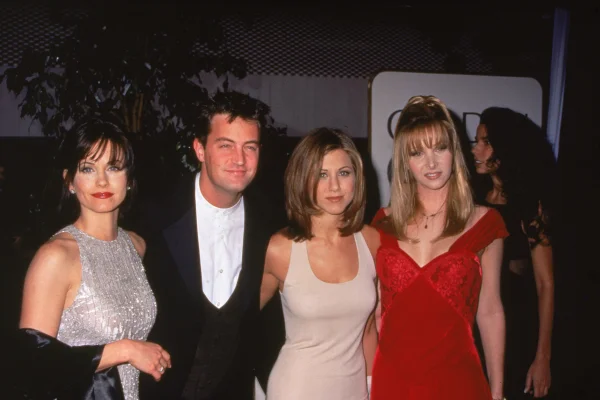 ESCÂNDALO: Médico é condenado por fornecer cetamina a Matthew Perry, querido ator de Friends