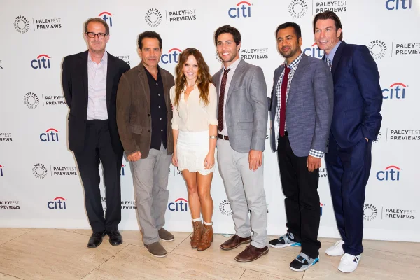 De estrela do cinema para farda policial: ator de 65 anos faz mudança radical