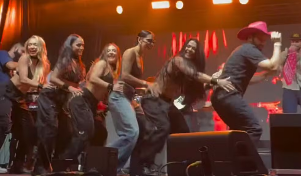 Ana Castela pula no palco e surpreende com coreografia explosiva no show do namorado Zé Felipe